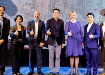 รากฟัน นงลักษณ์ กิจเจริญการกุล และ ดร.ชาร์ลอตต์ สติลเวลล์ จัดงานเปิดตัว “International Team for Implantology-Thailand Section” องค์กรพัฒนาองค์ความรู้ด้านทันตกรรมรากเทียม โดยมี ดร.อเล็กซานเดอร์ อ็อชเนอร์ มาร่วมงานด้วย ที่โรงแรมดิ แอทธินี วันก่อน.